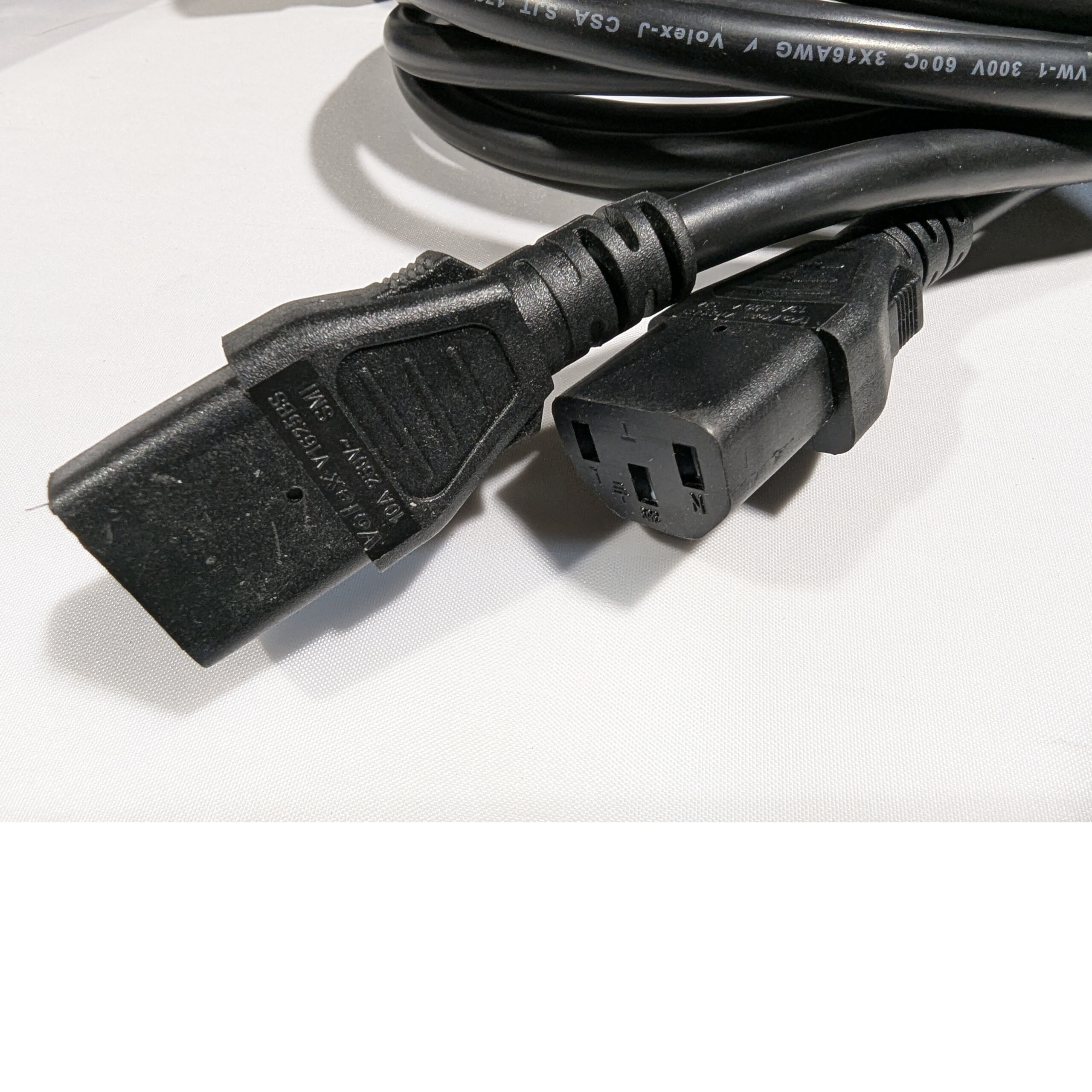 Volex (QTY 2) IEC C13 to C14 6 Feet AC Power Cables 13A 250V 16AWG Black E67601